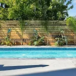 Chic Retreat On Streetcar Line W Pool
