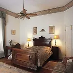 Hubbard Mansion B And B