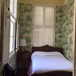 Nine-O-Five Royal Hotel
