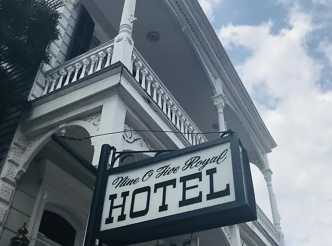 Nine-O-Five Royal Hotel