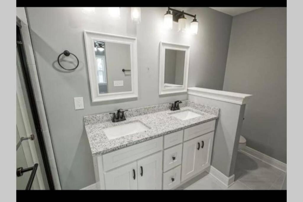 10 Mins From Downtown *a Must See * Holiday home *