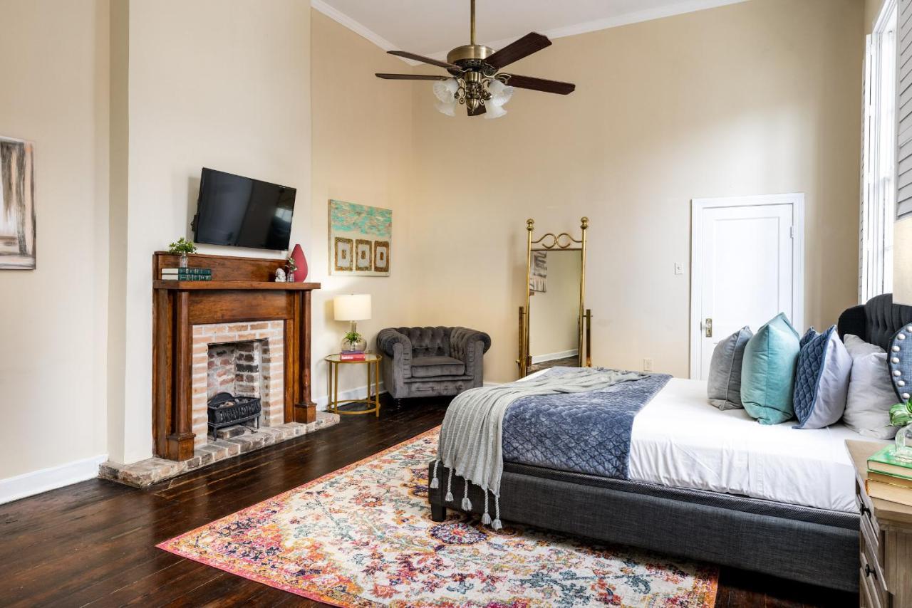 Bourbon Street Apartment *