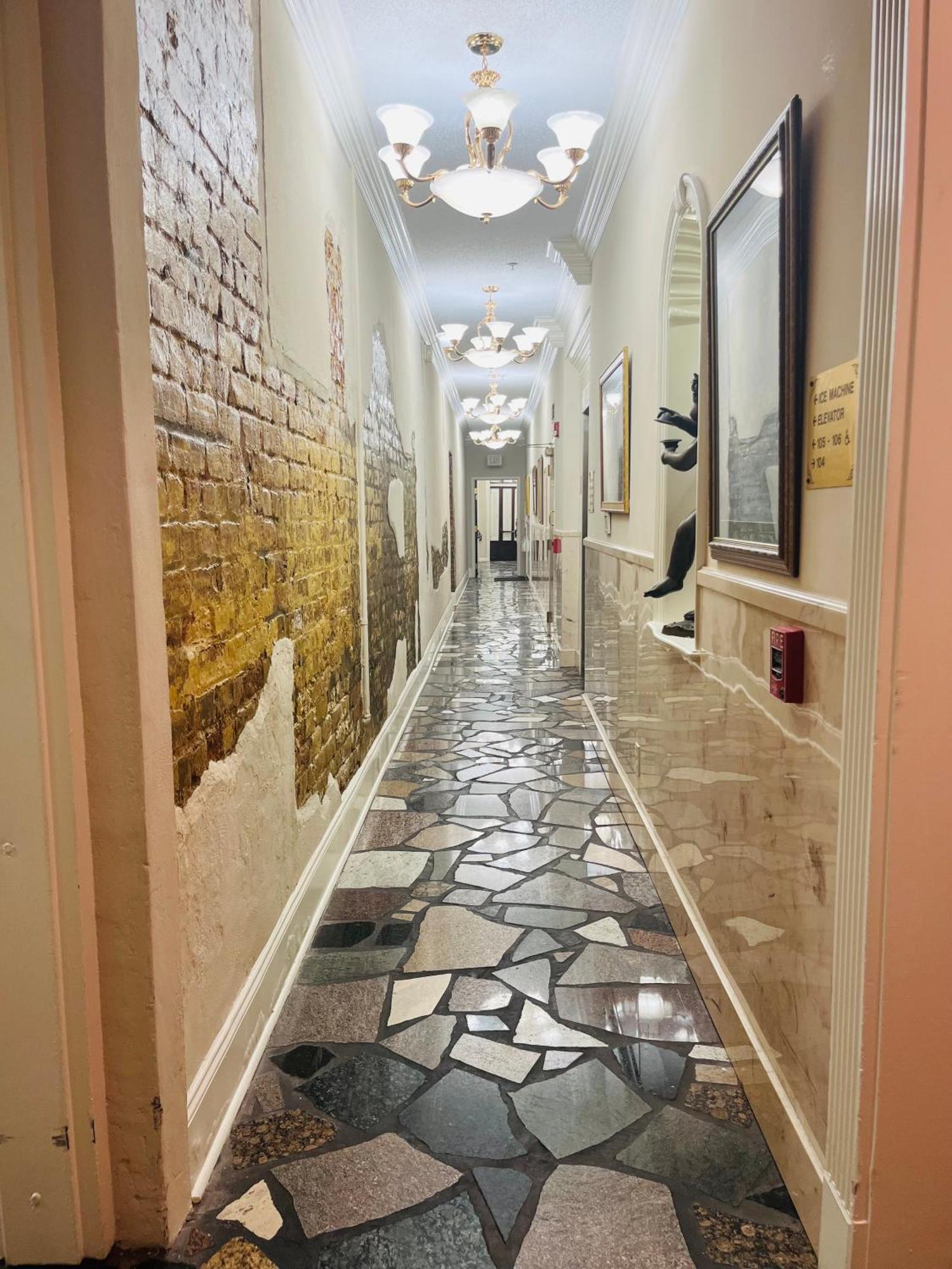 Plaza Downtown Hotel