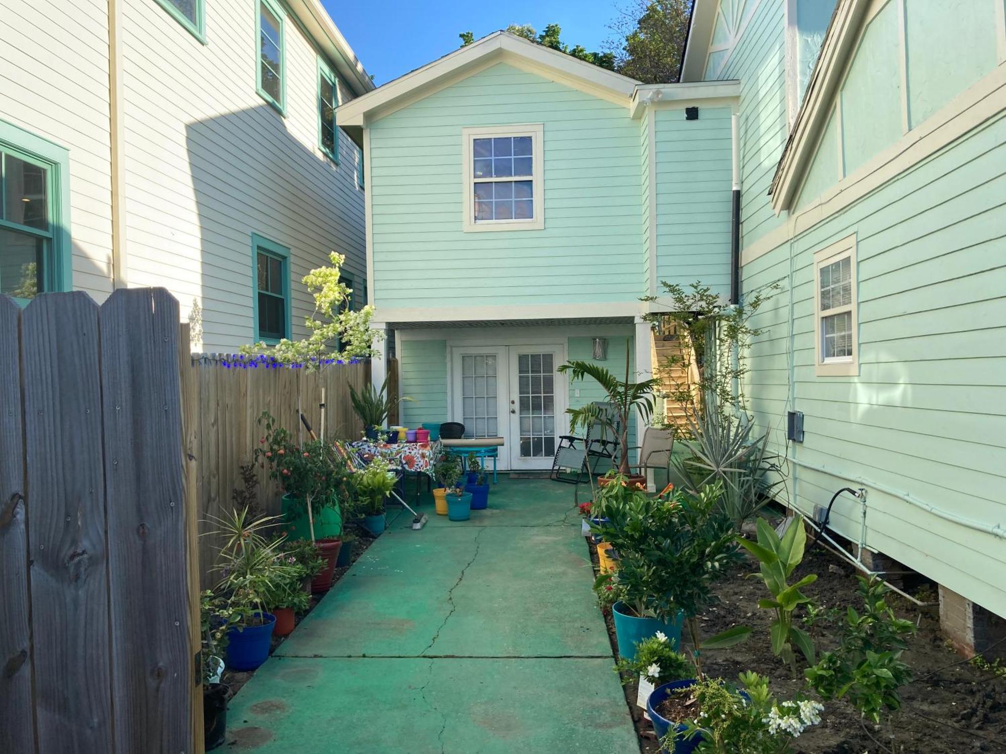 Garden View Apartment *