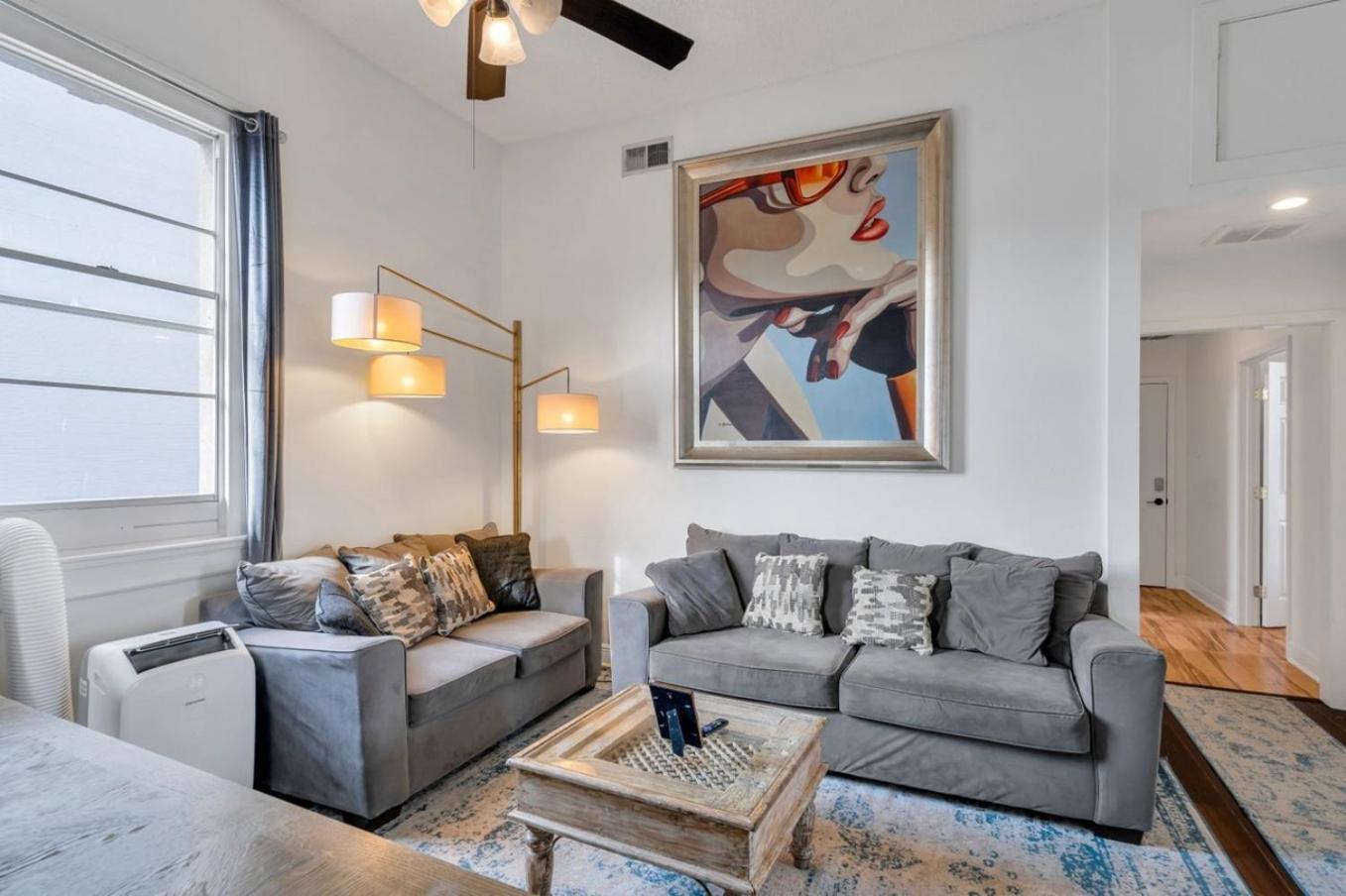 Chic Retreat On Streetcar Line W Pool *