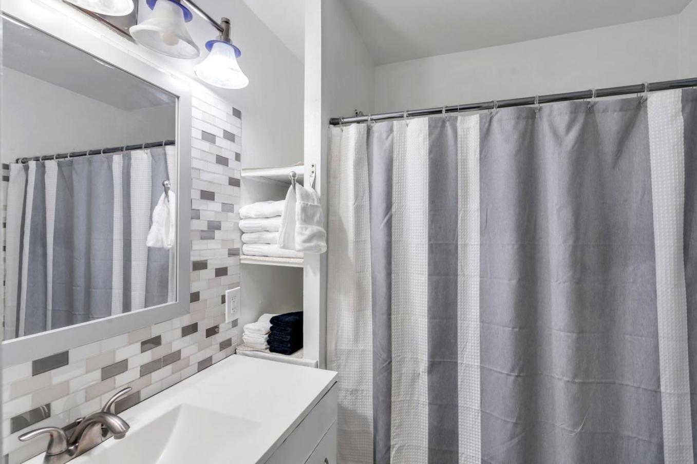 Chic Retreat On Streetcar Line W Pool Holiday home