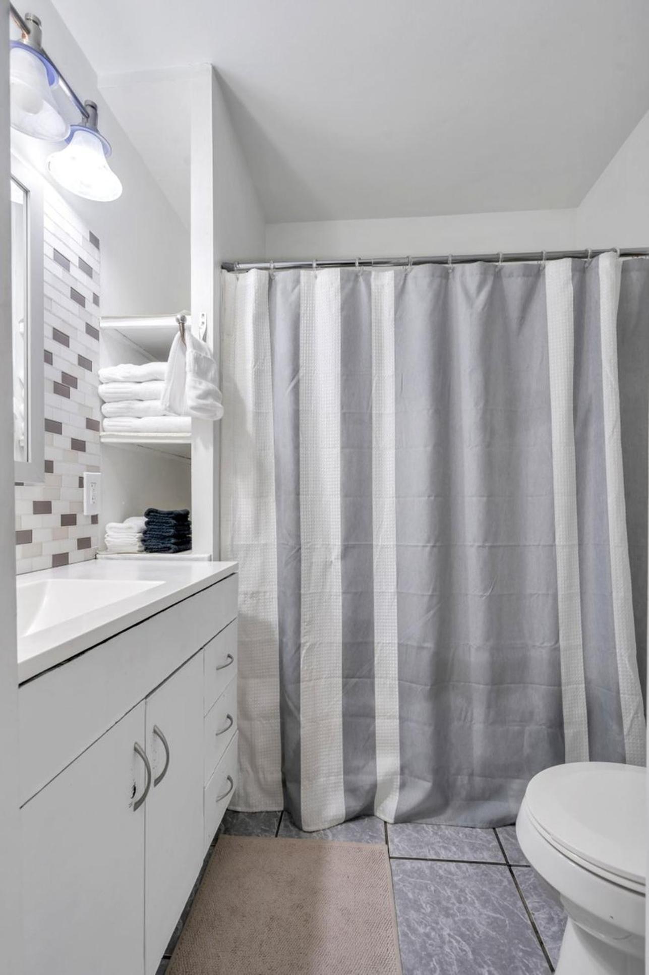 Holiday home Chic Retreat On Streetcar Line W Pool *