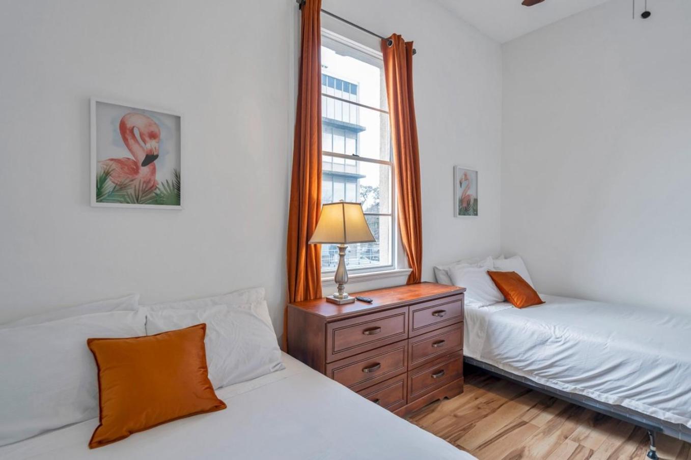 Chic Retreat On Streetcar Line W Pool *