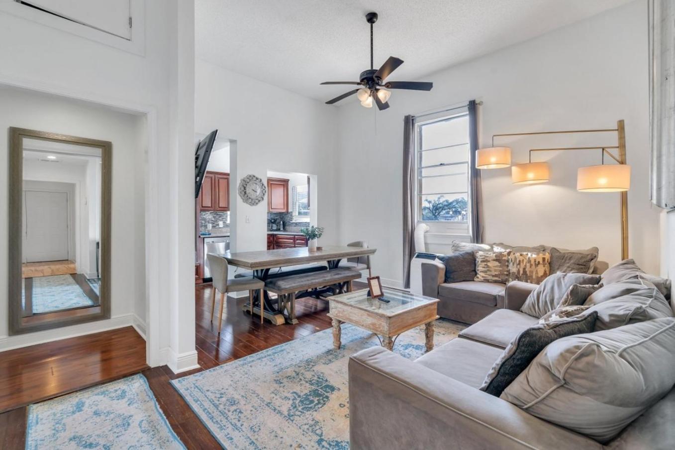 Chic Retreat On Streetcar Line W Pool