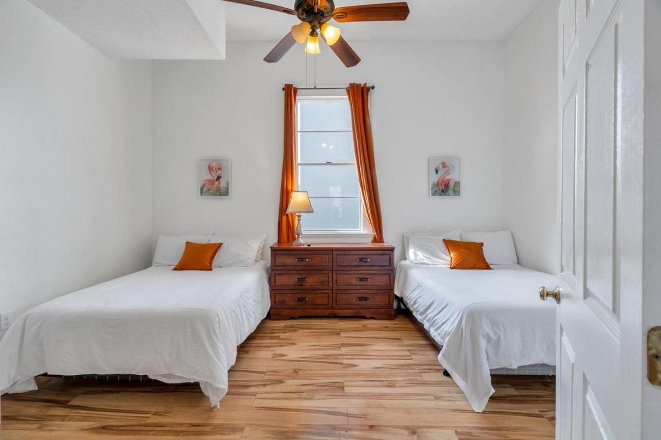 Chic Retreat On Streetcar Line W Pool Holiday home