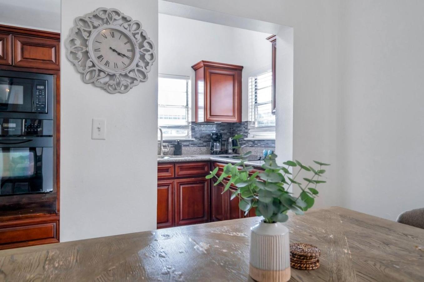Chic Retreat On Streetcar Line W Pool Holiday home *
