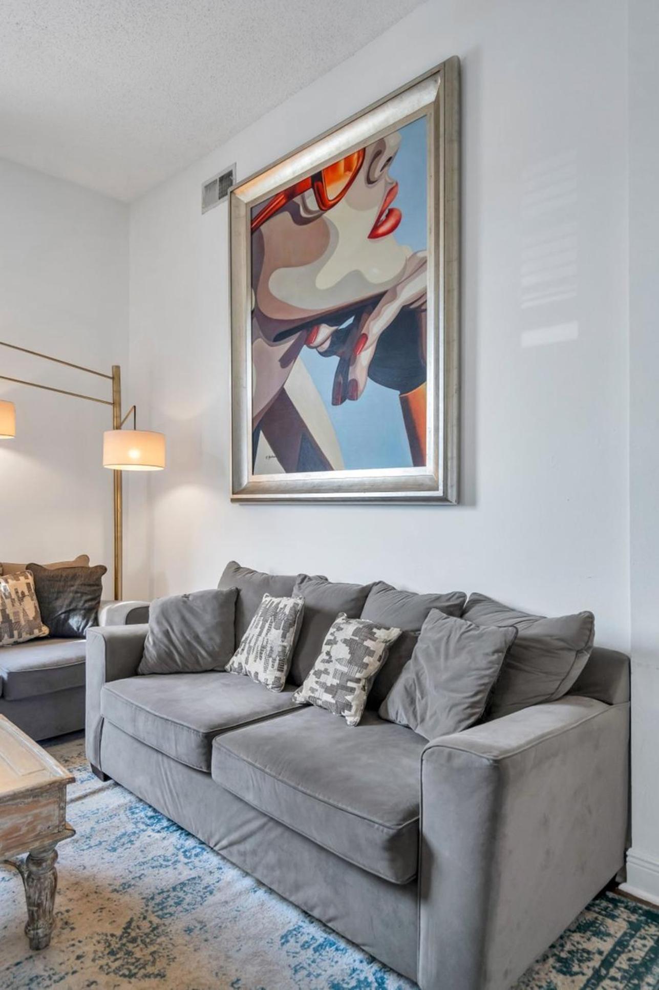 Chic Retreat On Streetcar Line W Pool Holiday home