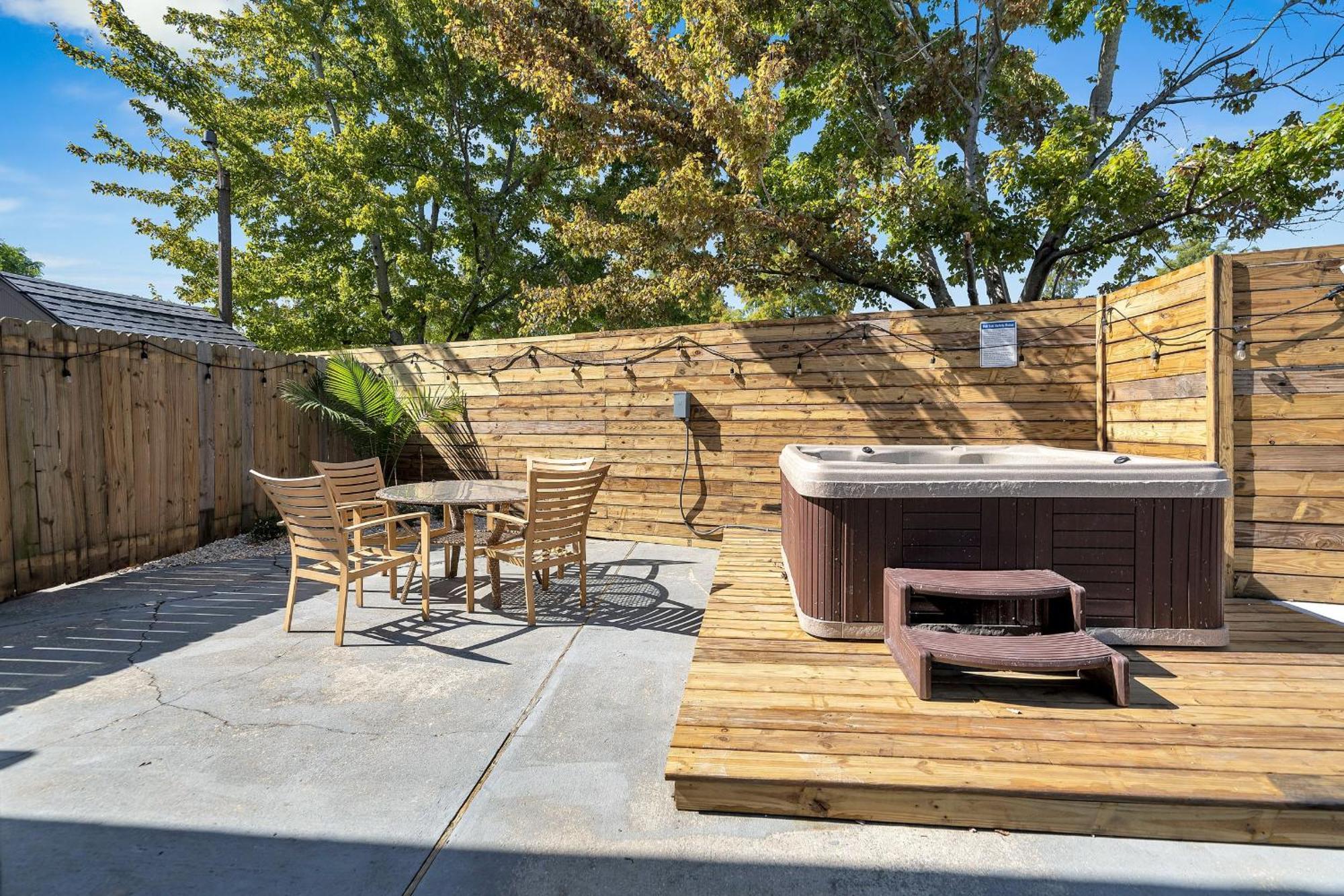 Chic Retreat On Streetcar Line W Pool *