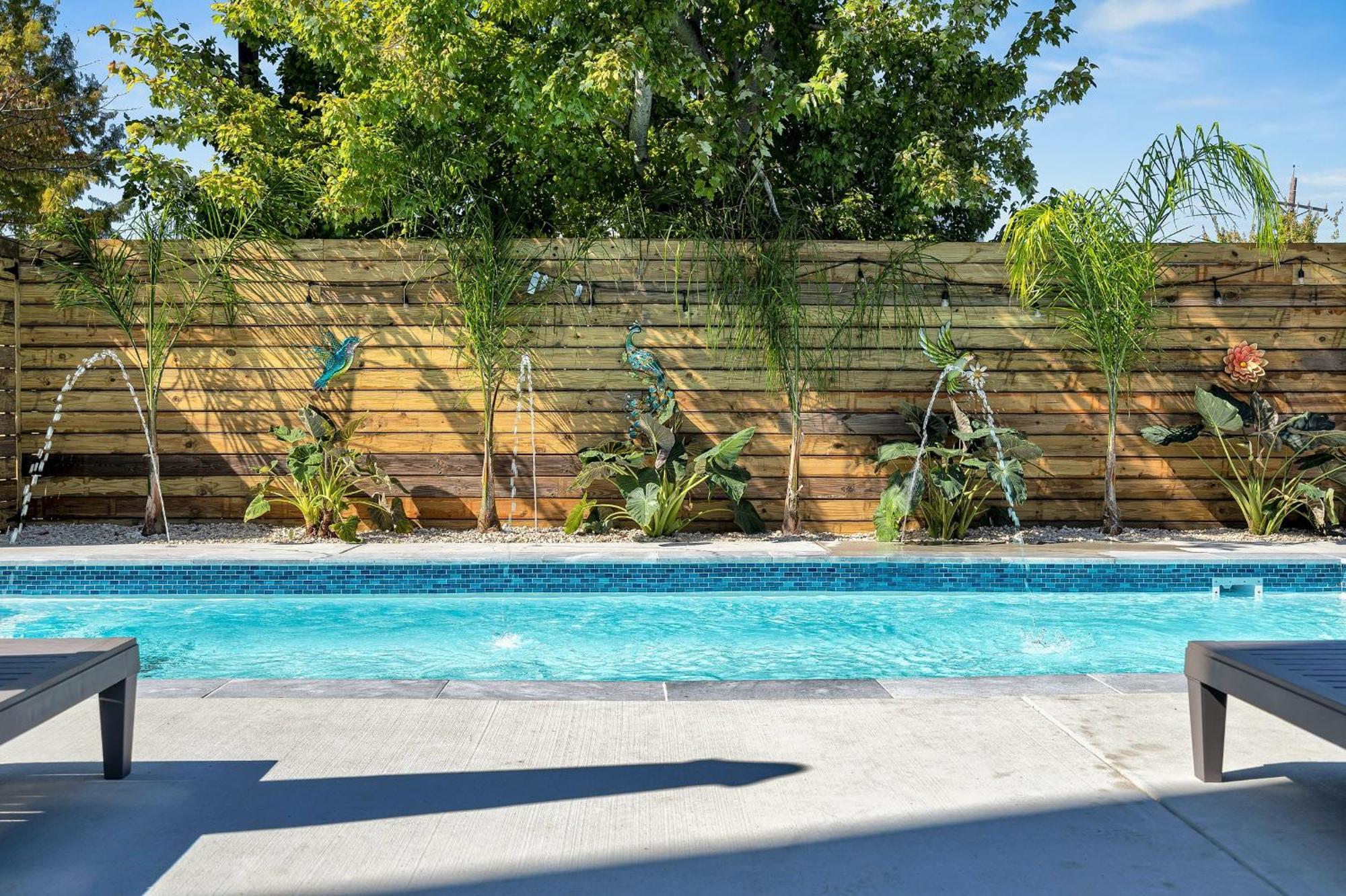 Chic Retreat On Streetcar Line W Pool Holiday home