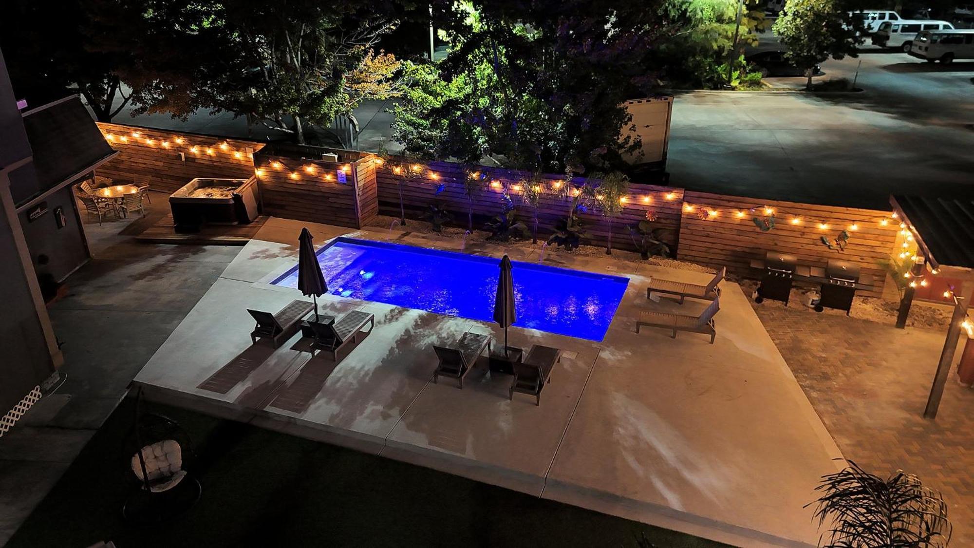 Chic Retreat On Streetcar Line W Pool *