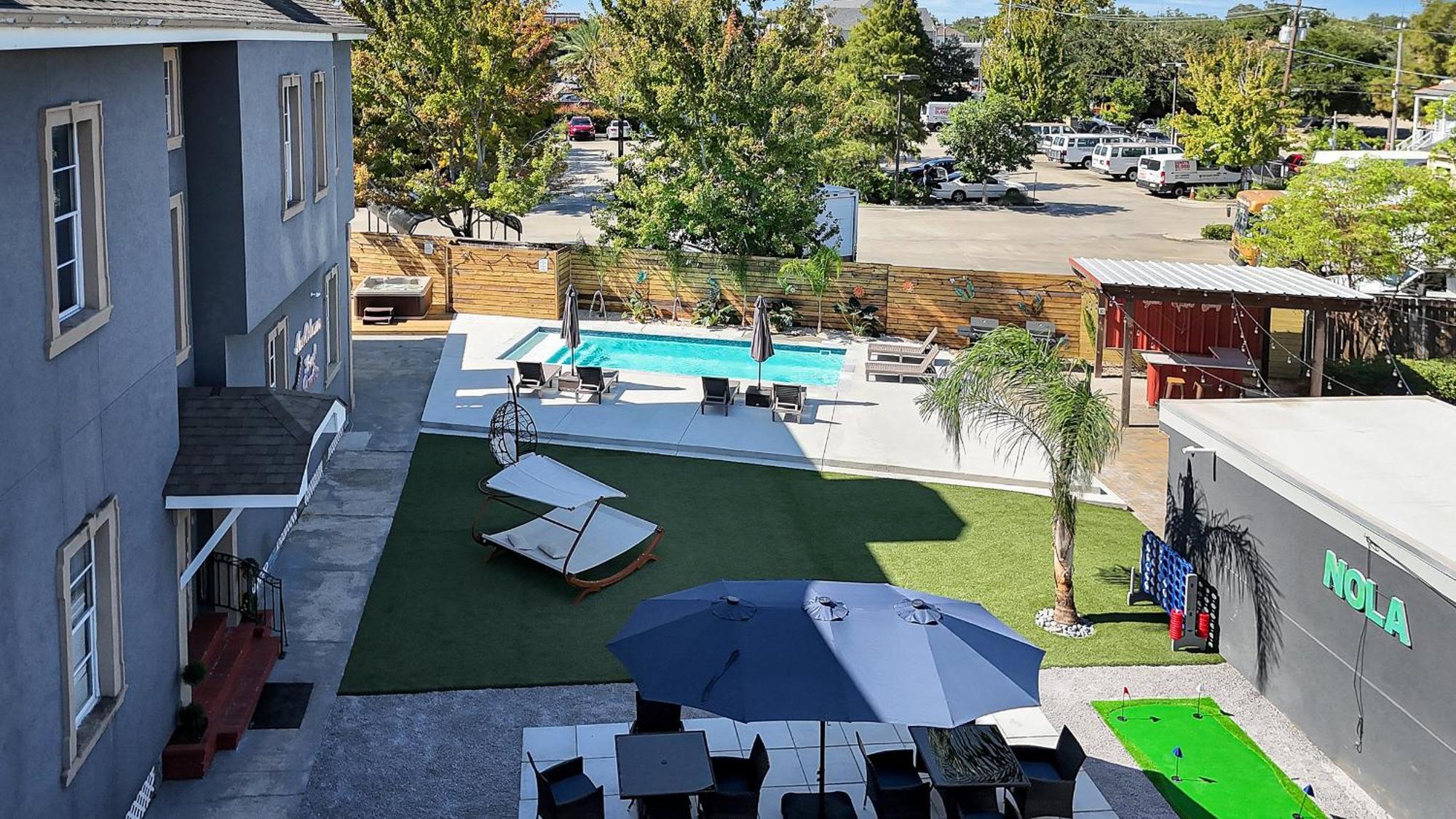 Chic Retreat On Streetcar Line W Pool Holiday home *