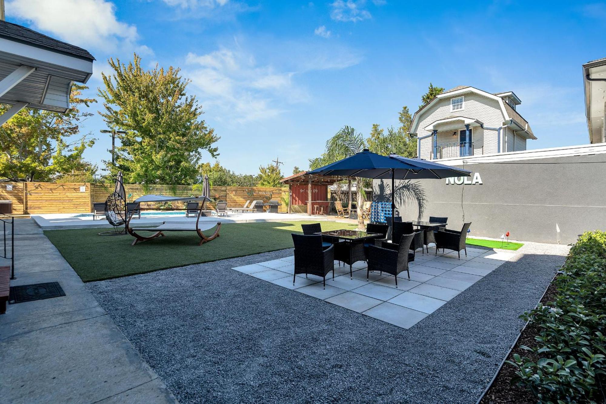 Chic Retreat On Streetcar Line W Pool