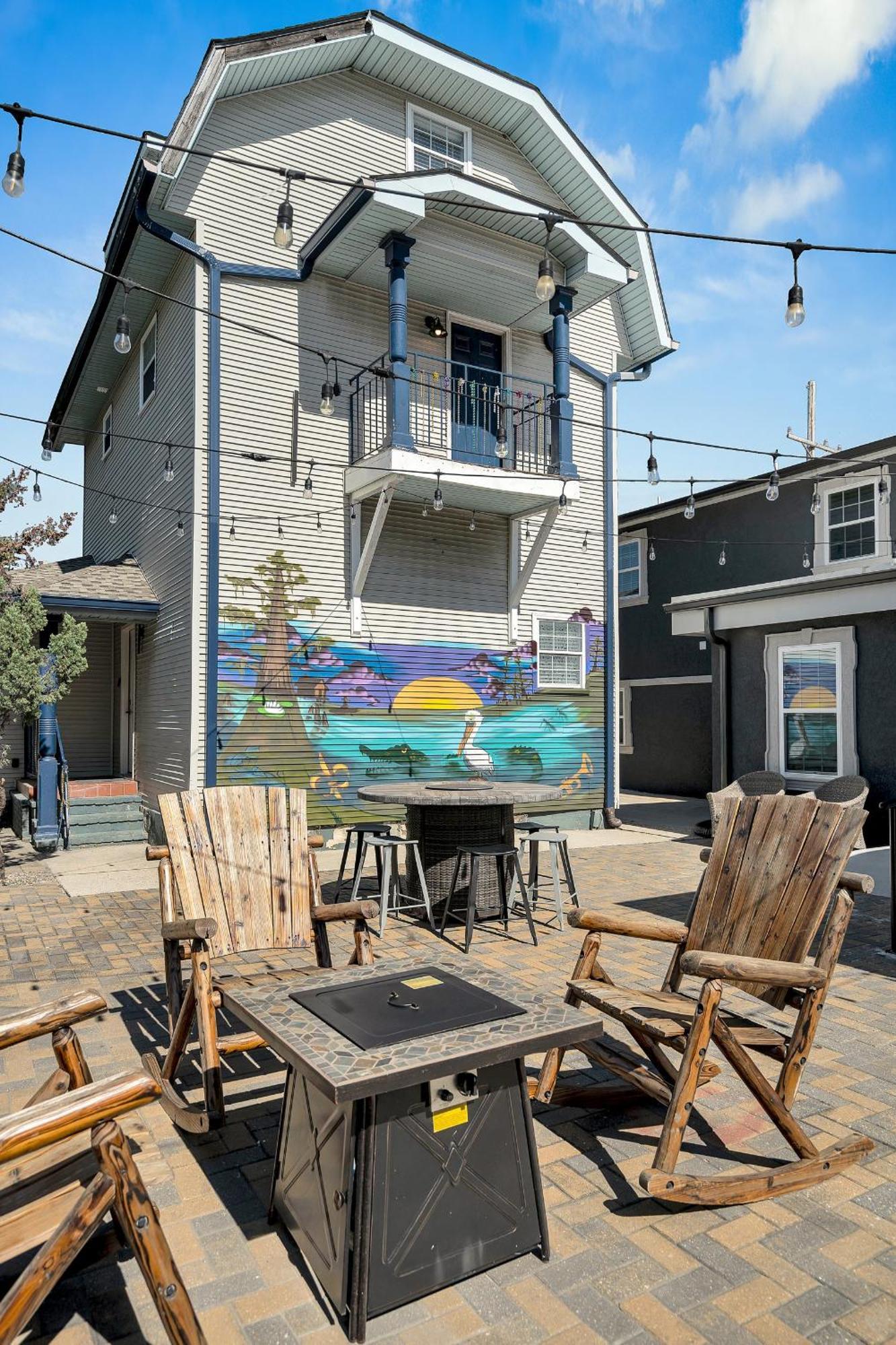 Chic Retreat On Streetcar Line W Pool Holiday home *