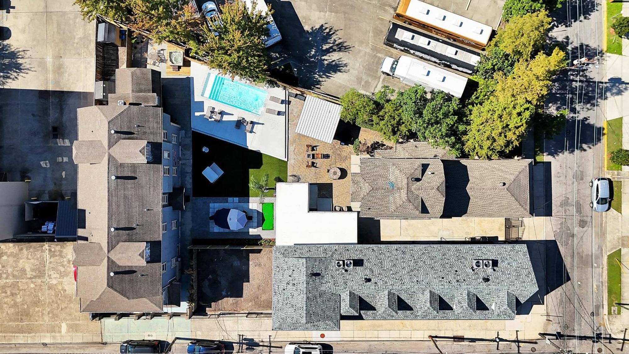 Chic Retreat On Streetcar Line W Pool