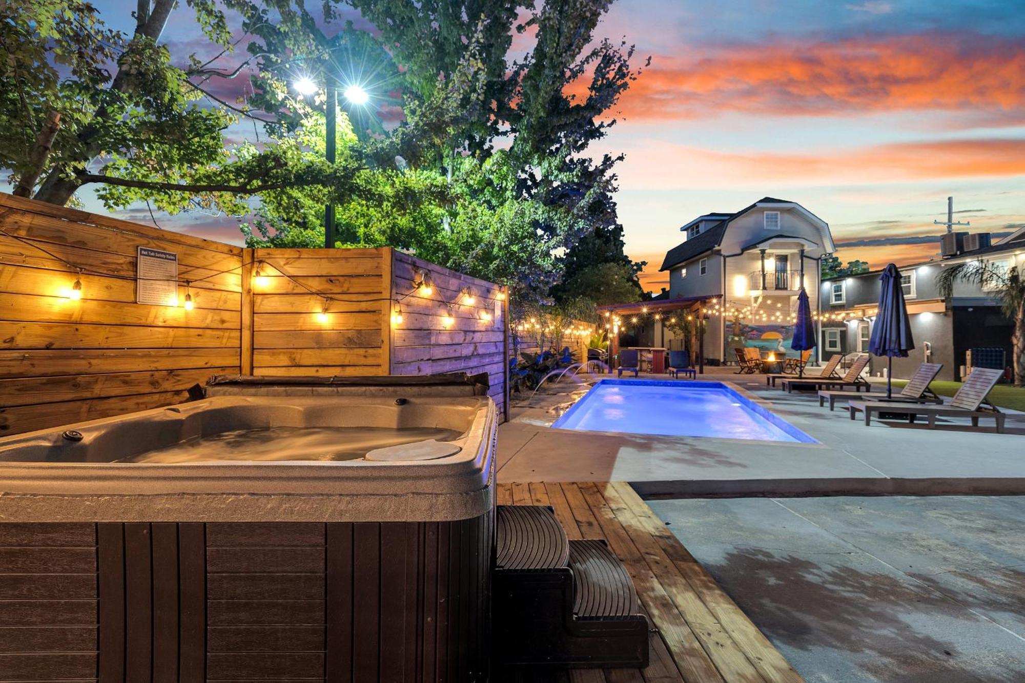 Chic Retreat On Streetcar Line W Pool Holiday home *
