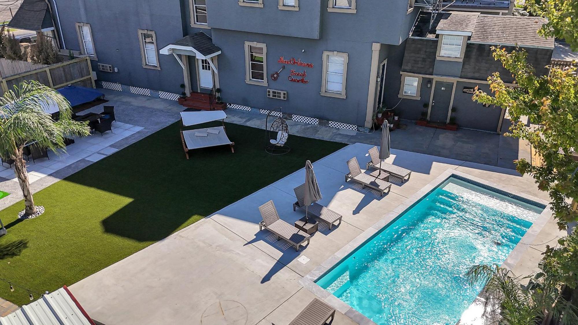 Chic Retreat On Streetcar Line W Pool Holiday home *