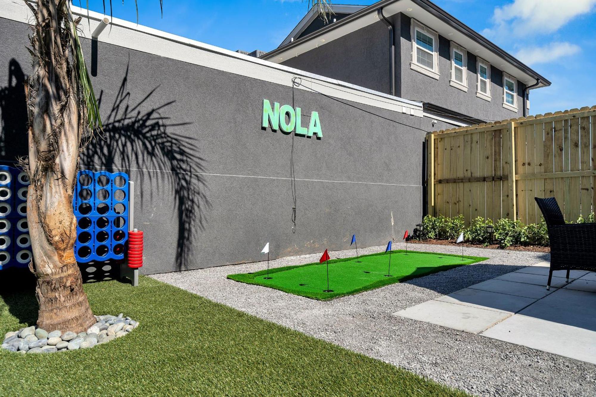 Chic Retreat On Streetcar Line W Pool Holiday home *