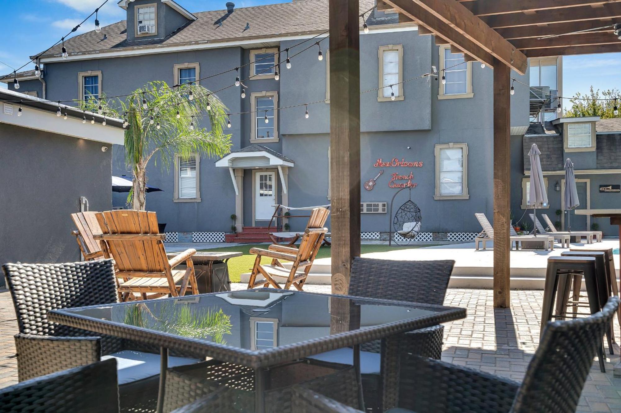 Chic Retreat On Streetcar Line W Pool *