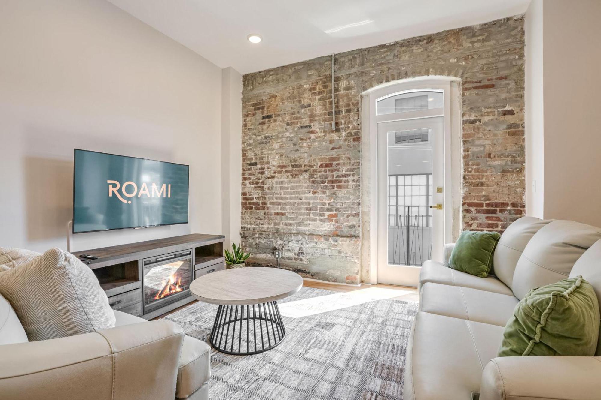 Roami At The Churchill *