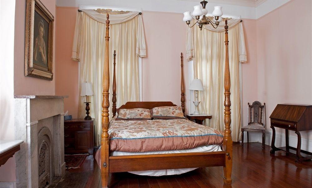 Bed & Breakfast Fairchild House 3*