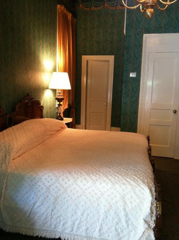Nine-o-five Royal Hotel 3*