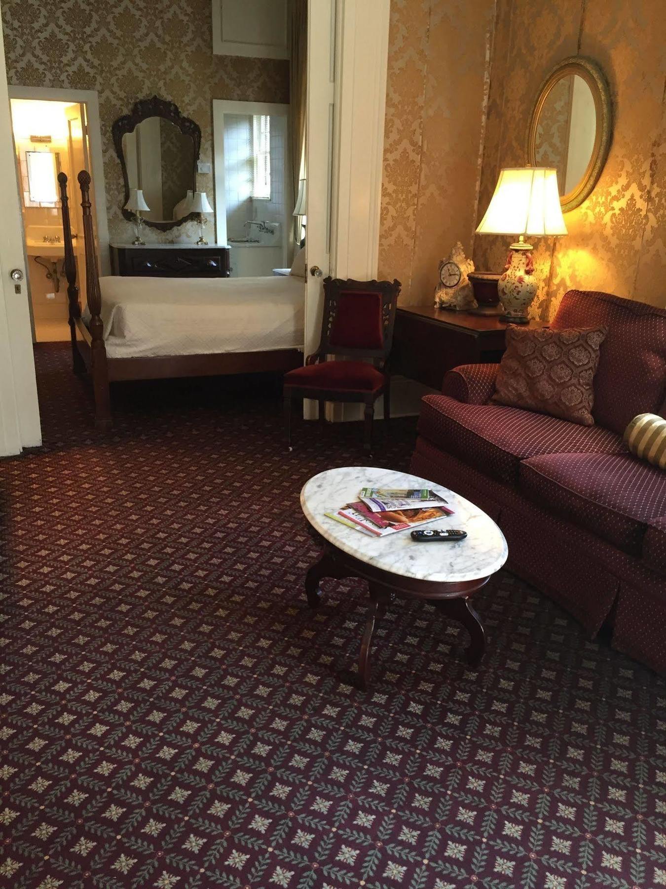 Nine-o-five Royal Hotel 3*