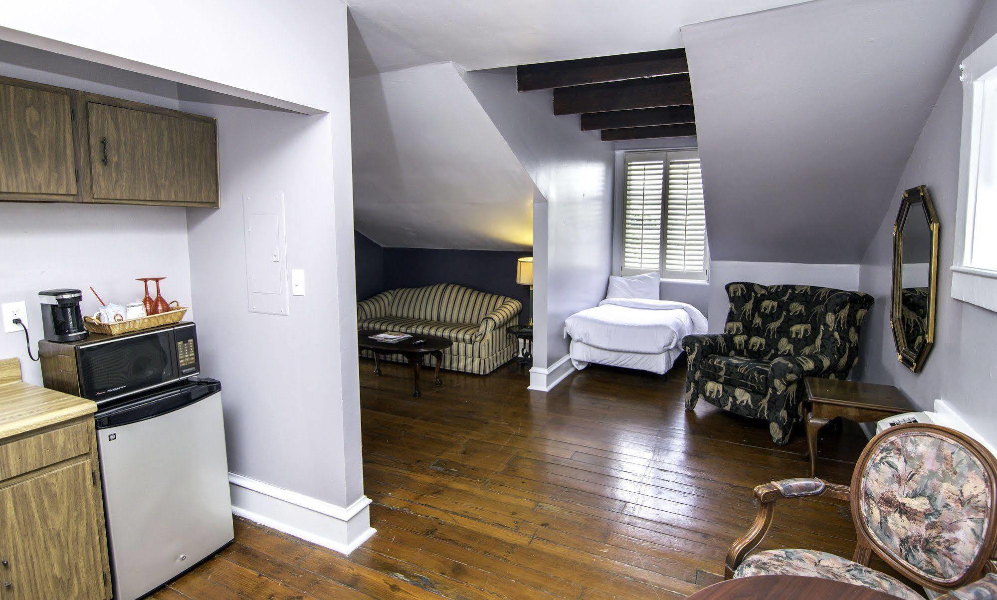 Rathbone Mansions Hotel 3*