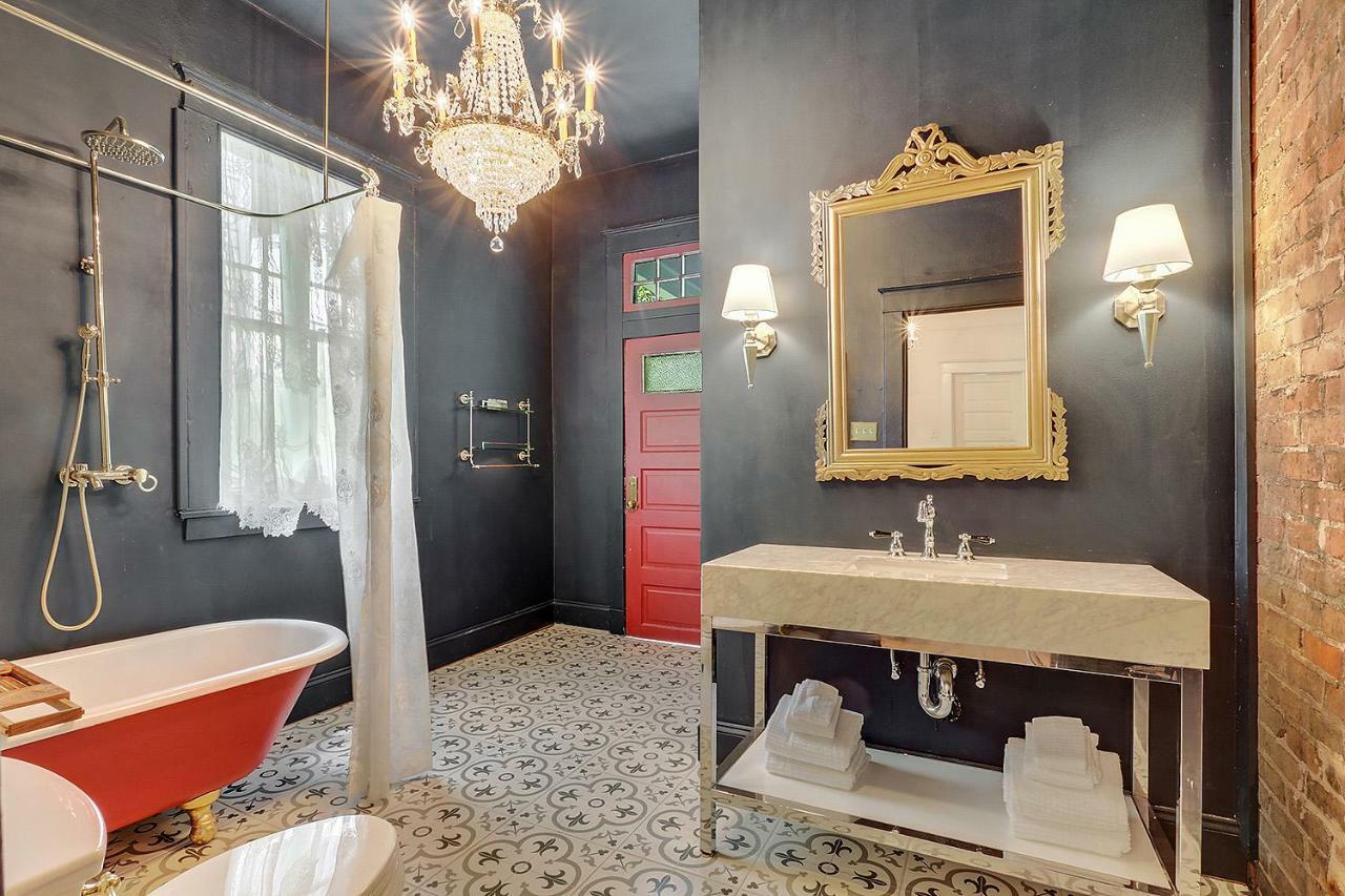 Elegant Renovated House With Relaxing Courtyard Holiday home New Orleans