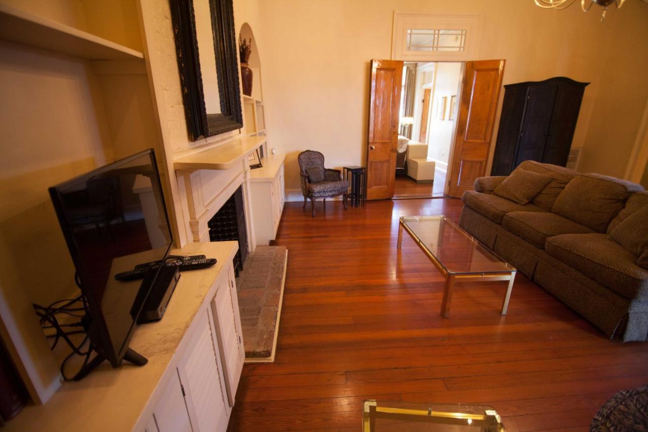 The Courtyards French Quarter Guest house *