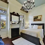 French Quarter 3 Bedroom Condo With Balcony