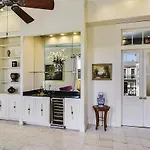 French Quarter 3 Bedroom Condo With Balcony