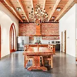Stunning 5 Bedroom Urban Oasis Downtown Nola