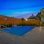 Hosteeva Modern Condo Steps To St Charles Ave & Close To Fq