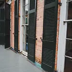 French Quarter - Blocks From Bourbon St