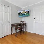 Comfortable Rooms Near All Nola Hot Spots