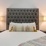 Modern 4Br Condo In Downtown
