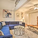 Welcoming Vacation Rental In Uptown Nola