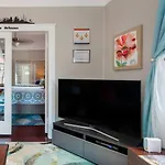 Shotgun Craftman House With Private Patio