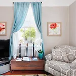 Shotgun Craftman House With Private Patio