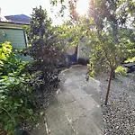 One Bedroom Apartment With Hot Tub 2 Blocks To Magazine Street
