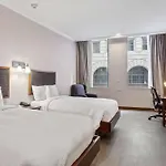Wyndham Garden Baronne Plaza