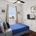 Elegant 4Bd With Pool And Off Street Parking