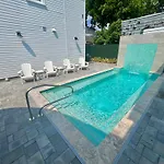 The Moon Quonset Hut Vacation Rental Heated & Chilled Pool