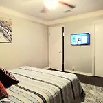 Cheeful, 2Bed X 1Bath Brick House