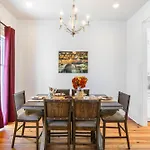 3Br Cottage On Carondelet By Hosteeva